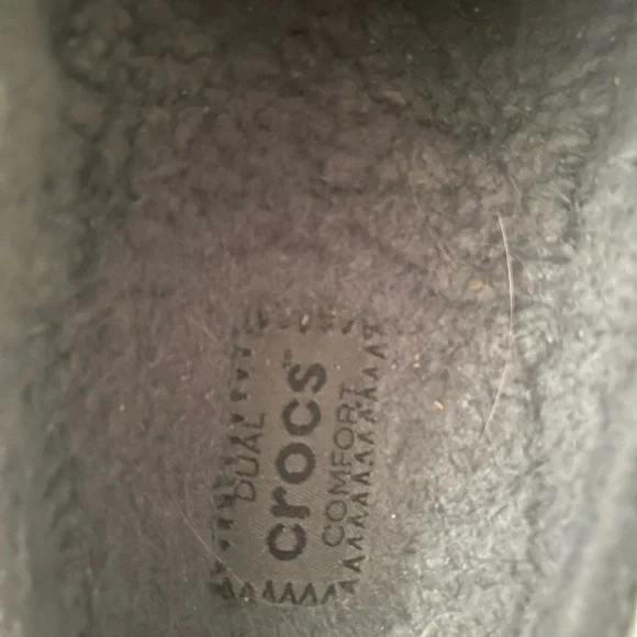 M10/W/12 CROCS Women's White Fuzzy Lined Moccasins - Picture 3 of 5